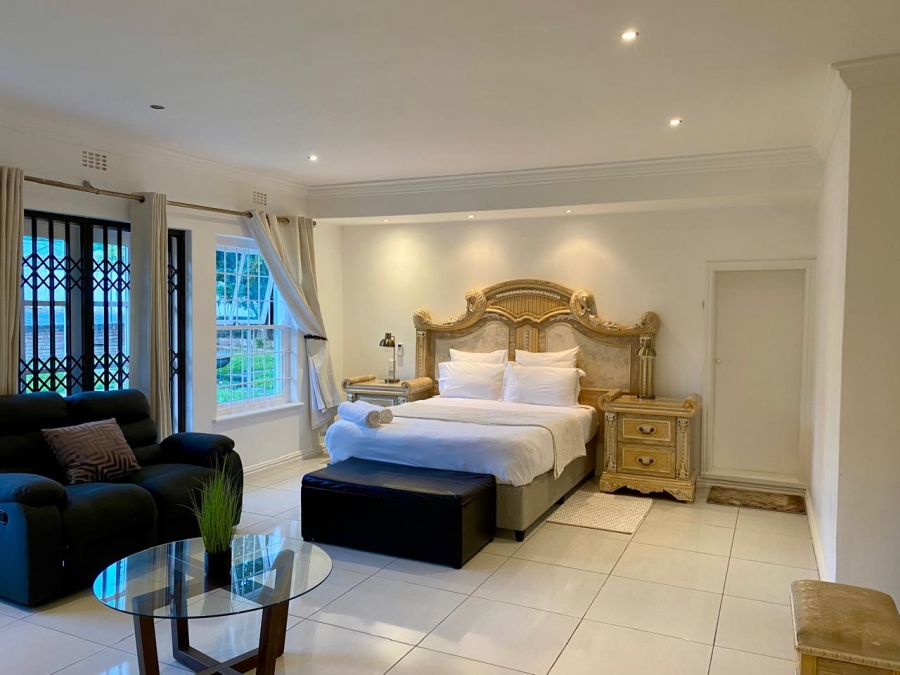 5 Bedroom Property for Sale in Constantia Western Cape